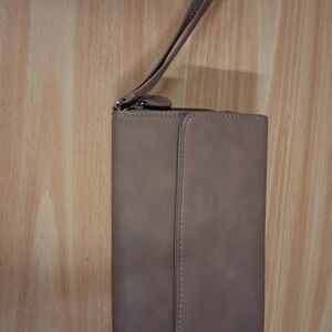Chic Tan Women's Wristlet